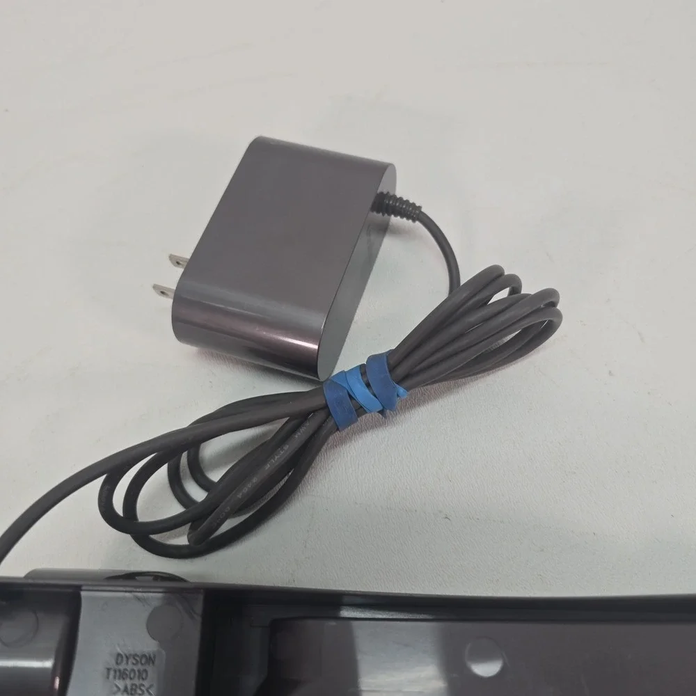 Dyson Cordless T116010 Wall Mount Charging Docking Station Charger 270576-04